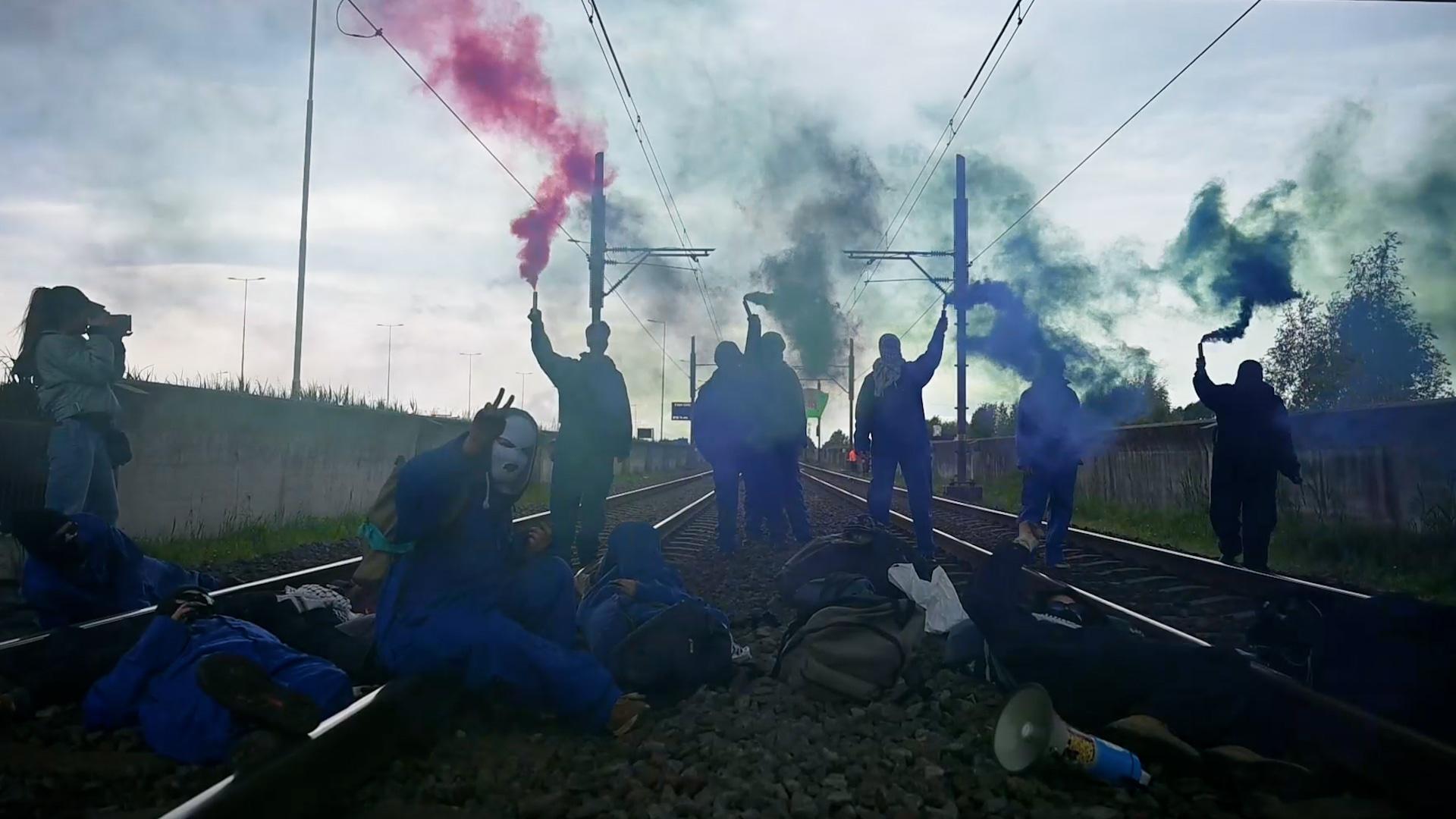 Tracks of protest - Pro-Palestine activists block Rotterdam freight ...