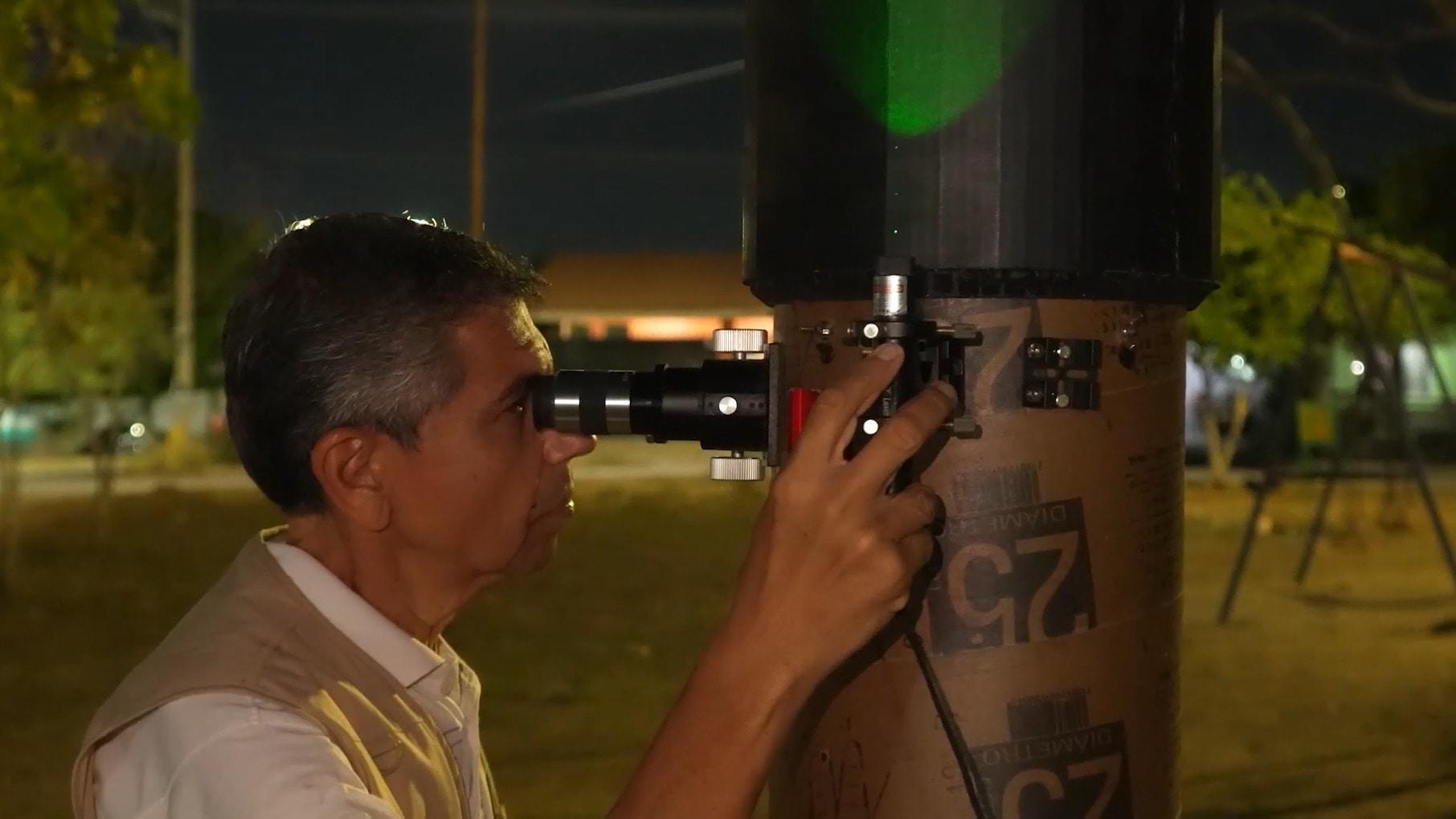 Stellar job! - Mexican amateur astronomer turns public space into ...