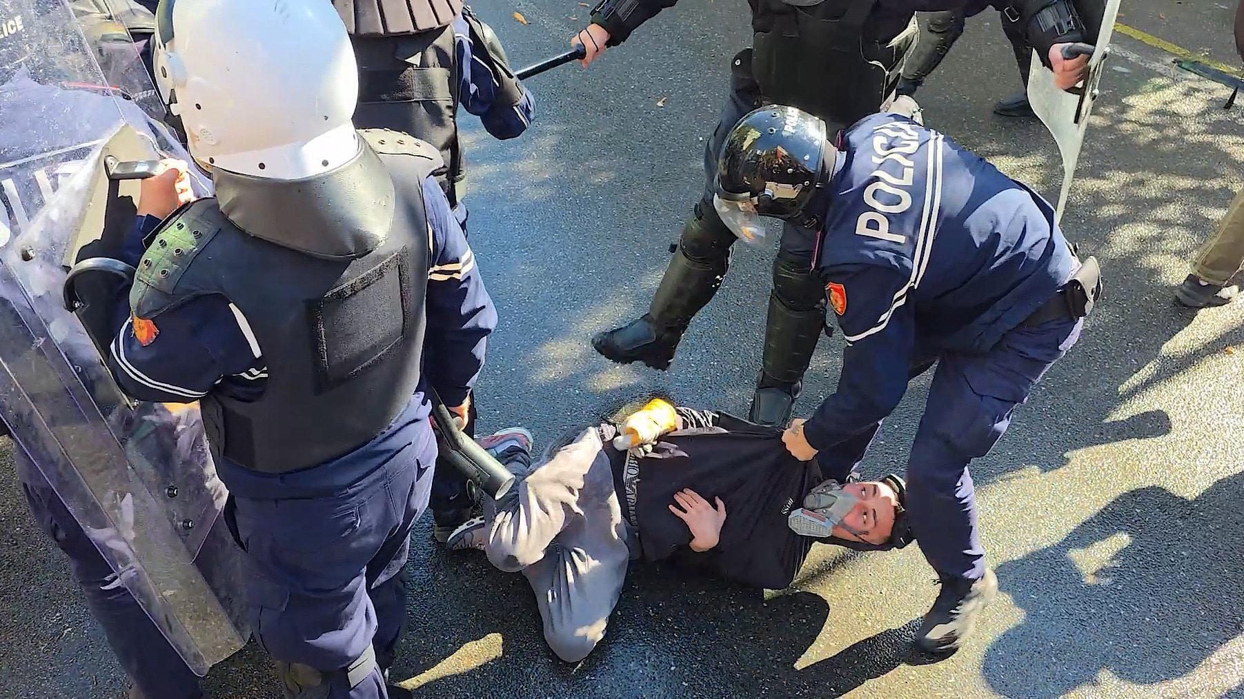 KICKING and SCREAMING! - Riot police versus protesters as Tirana ...