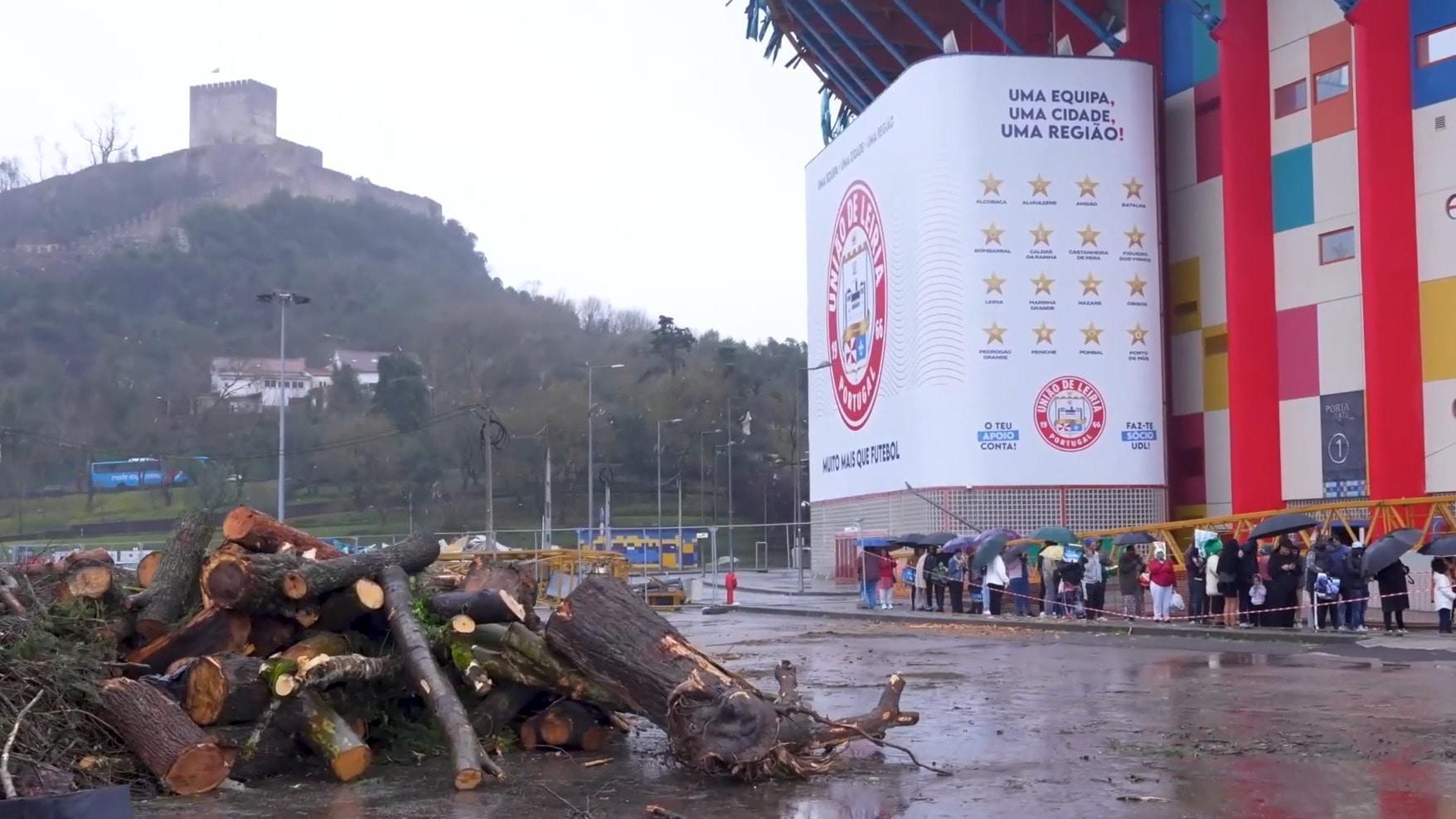 Community spirit - Army, volunteers deliver aid to families after Storm ...