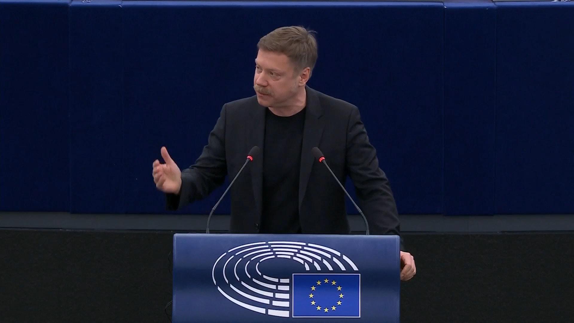 'Ms VdL, you're turning Europe into a laughing stock!' - MEPs condemn ...