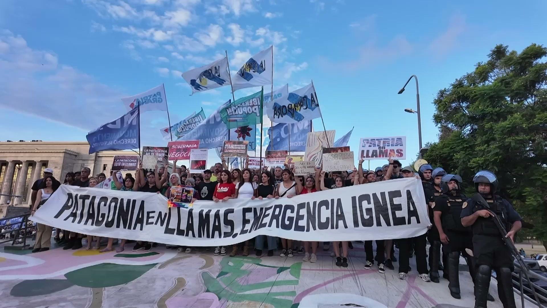 'Response is nil' - Hundreds in Buenos Aires protest over government's ...