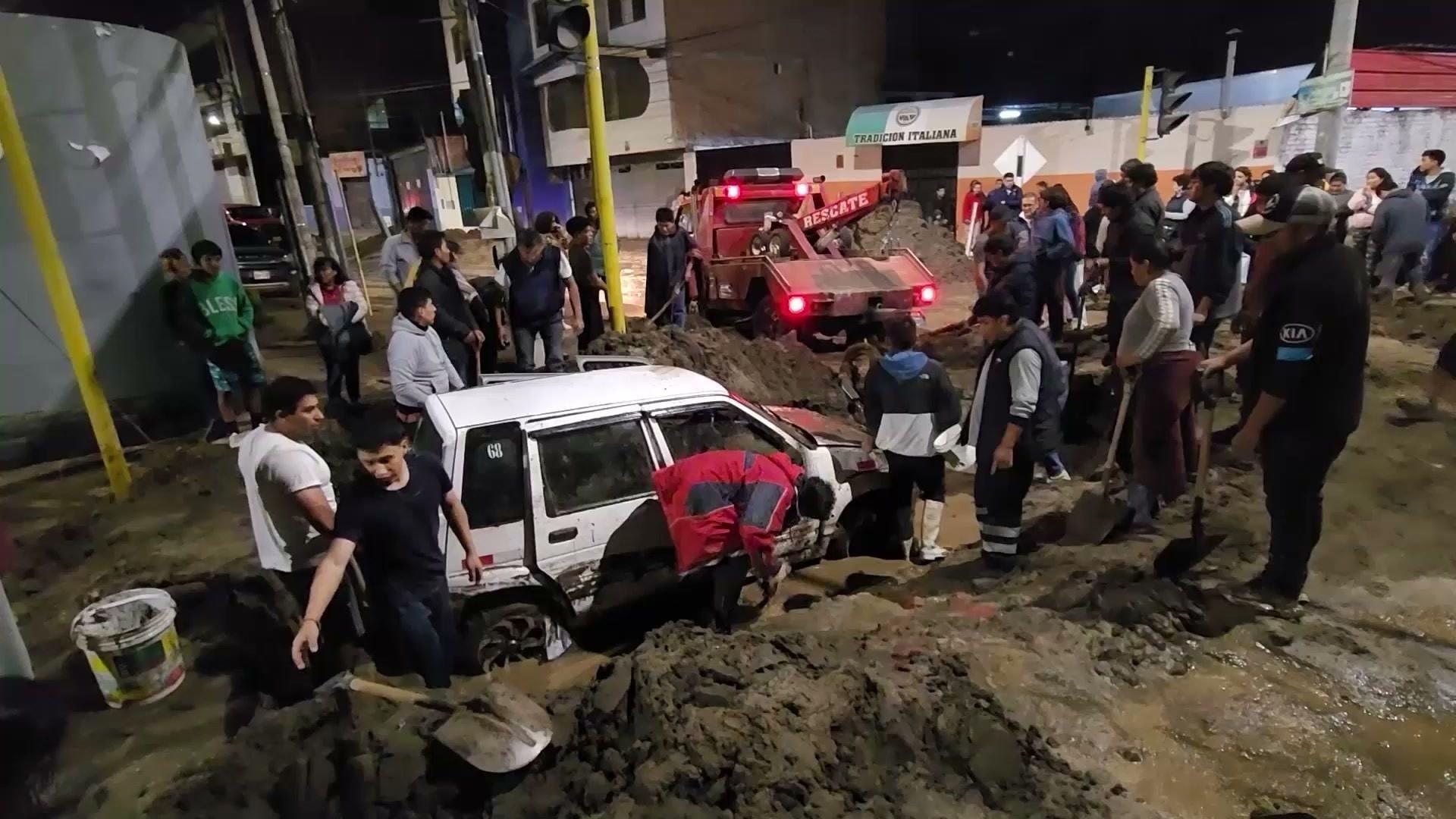 Emergency declared in Arequipa as torrential rains, ravine overflows ...