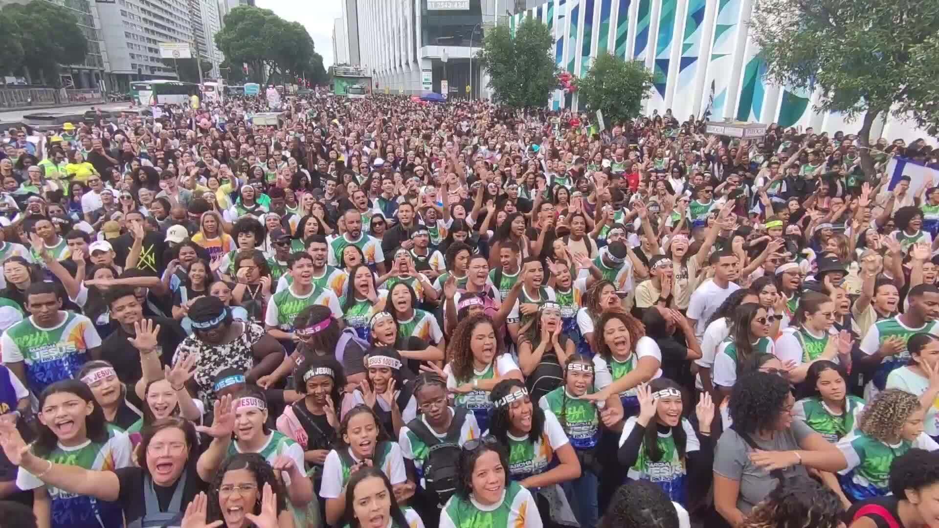 'Peace is for Everyone' - Hundreds of thousands unite in Rio for march ...