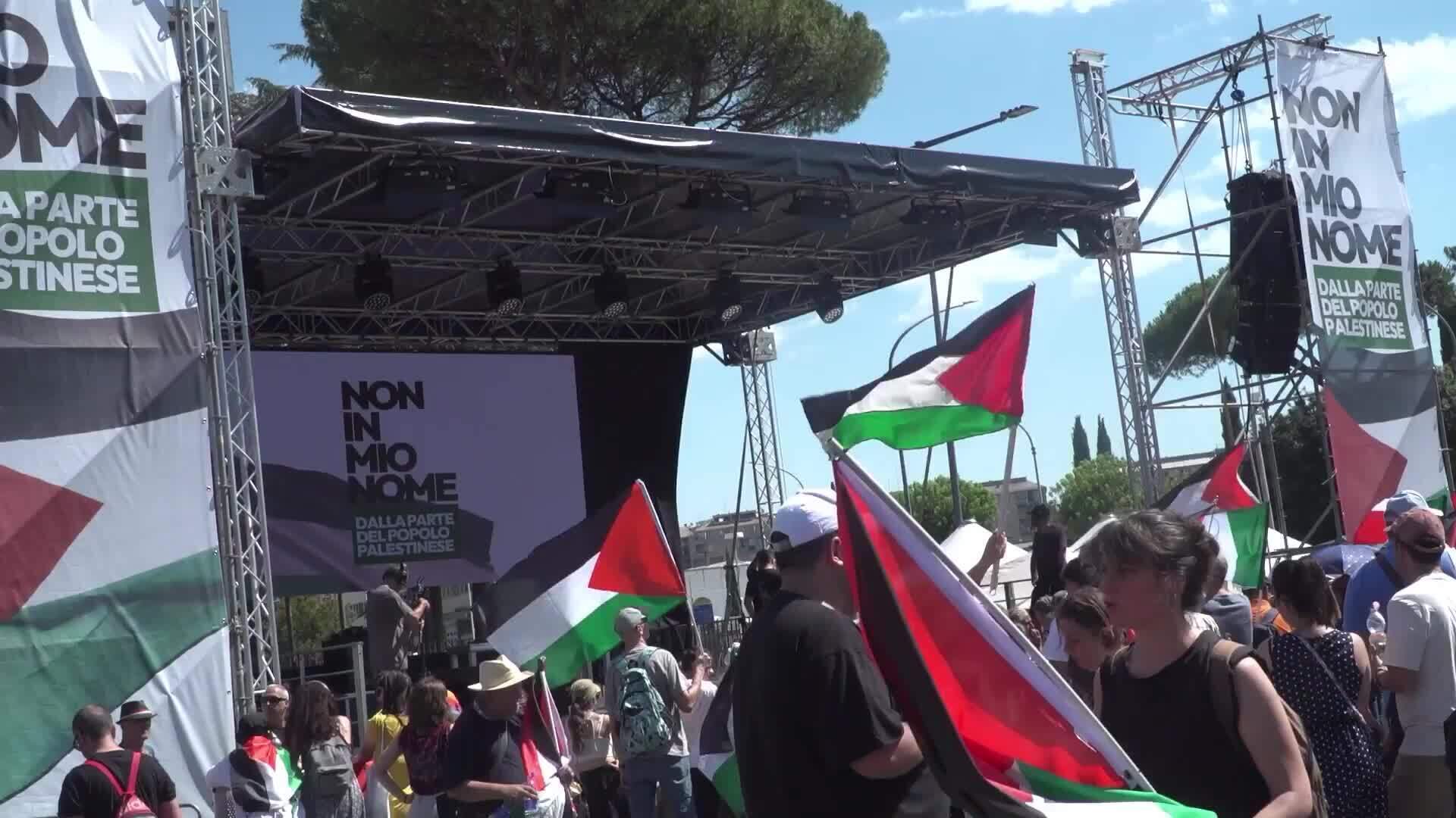 'Not in my name' - Hundreds of pro-Palestine protesters rally in Rome ...