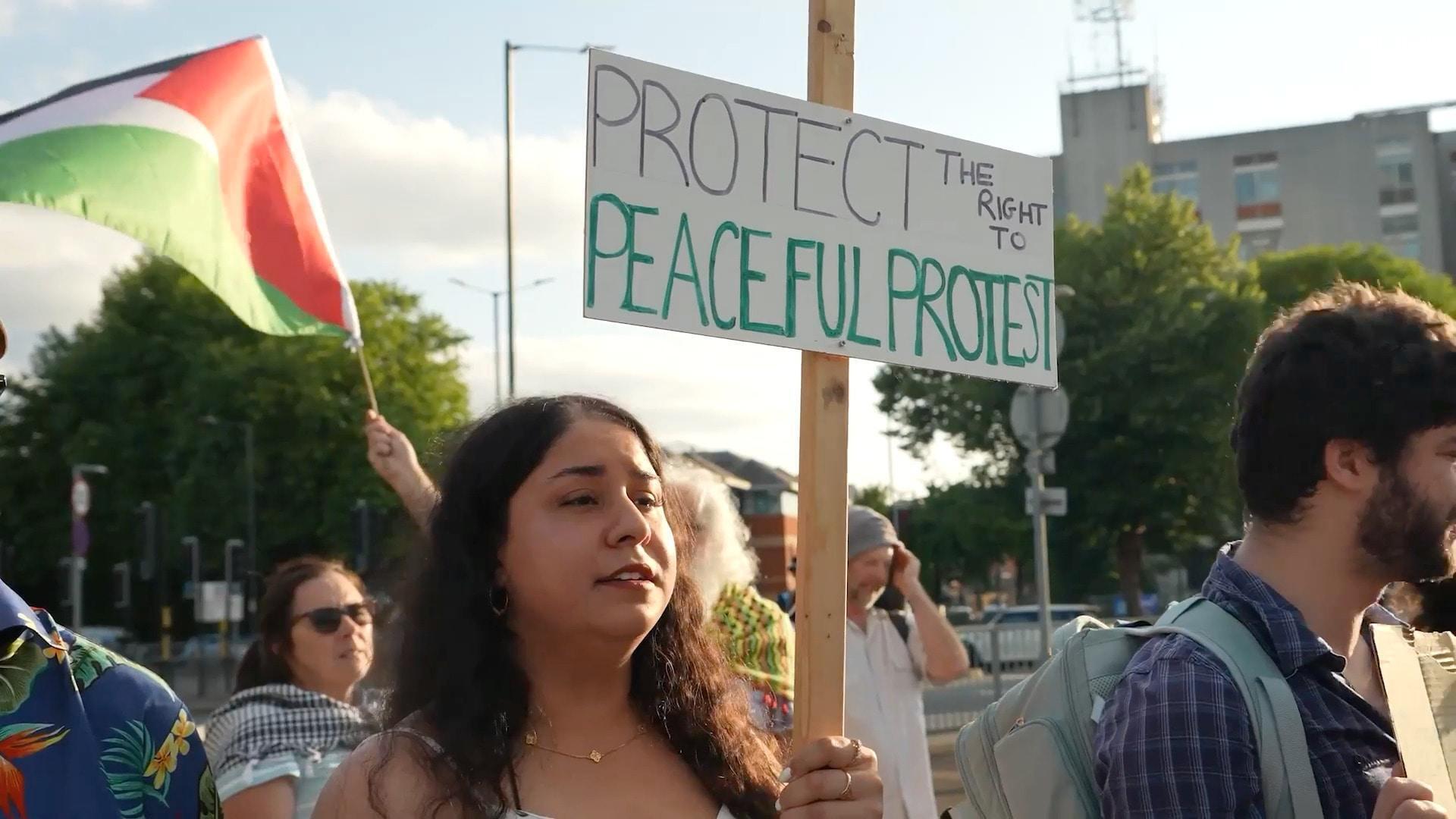 'It feels like state repression!' - Dozens rally outside Newbury Police ...