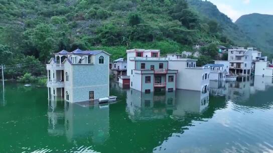 Emergency teams continue rescue efforts as floods sweep across Guangxi 