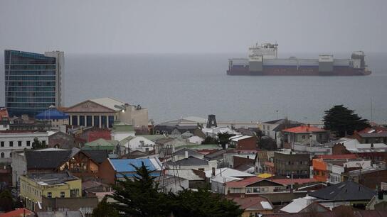 Steel giant spotted - World's largest semi-submersible ship stuns Punta Arenas on rare South America reroute