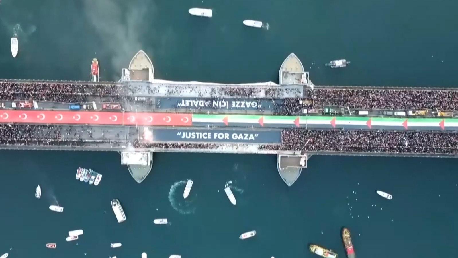 Justice for Gaza - Thousands gather on Istanbul's Galata bridge for ...