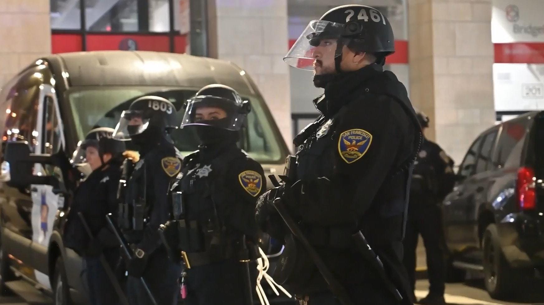 US riots spread - Police detain dozens at solidarity rally in San ...