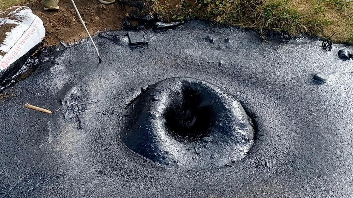 Crude reminder - Natural oil springs reveal Venezuela's forgotten pre ...