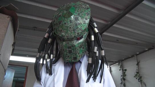 'One man’s trash is another man’s treasure!' - Peruvian artist builds fantastic creatures by upcycling discarded electronics