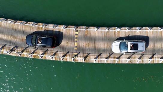 River cruising – Chinese motorists experience magic of driving on water at Shiziguan Floating Bridge