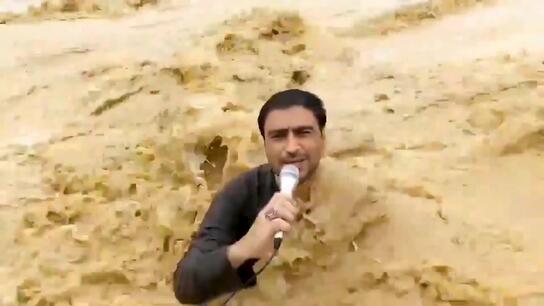Immersed in the story! Pakistani reporter goes viral with live broadcast from floodwaters