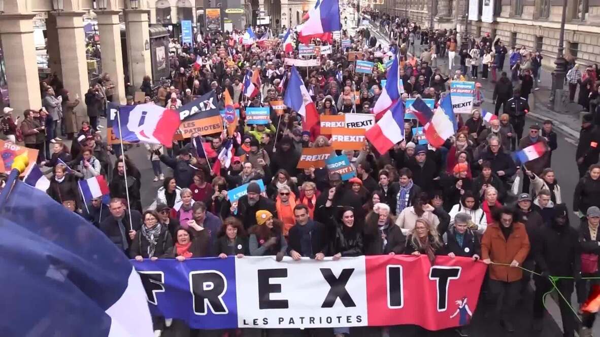 Ursula, give the money back!' - Thousands march for 'Frexit', tear down EU  flag at rally in Paris | Video Viory