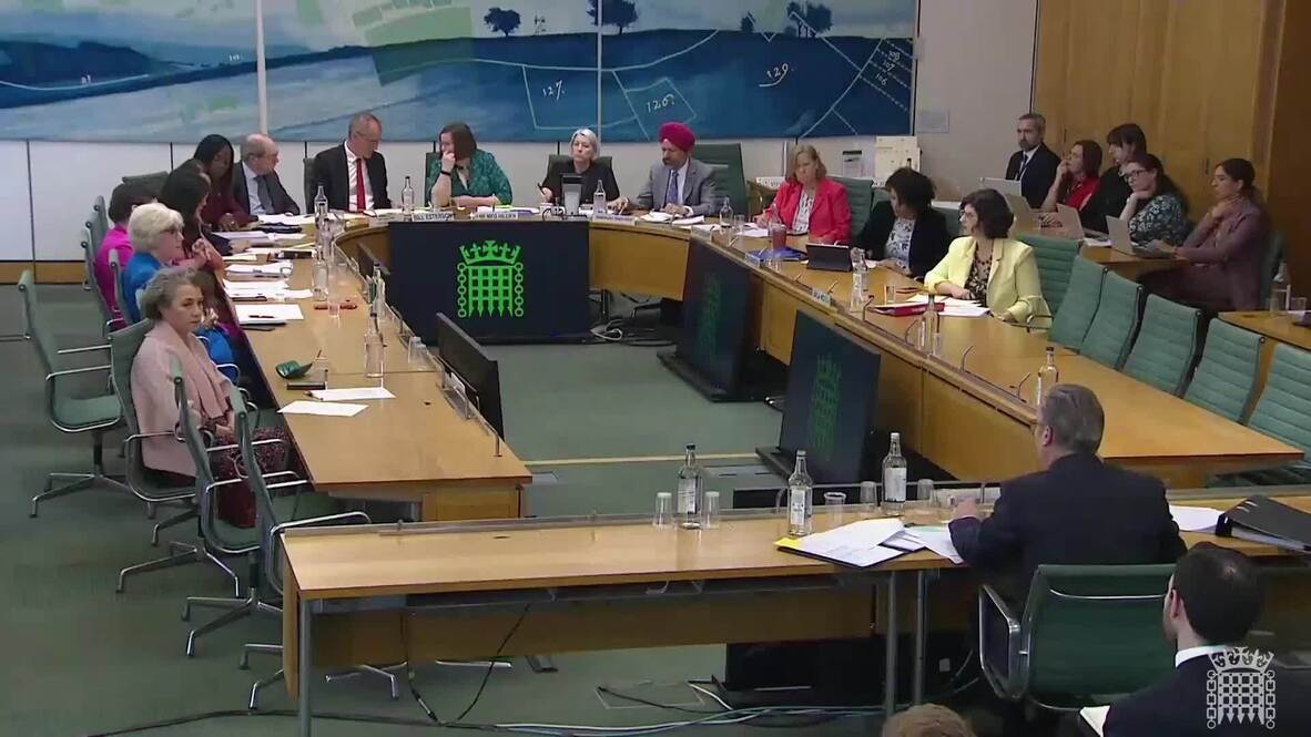 'We shouldn't jump in with both feet to retaliate' - Starmer on Trump ...