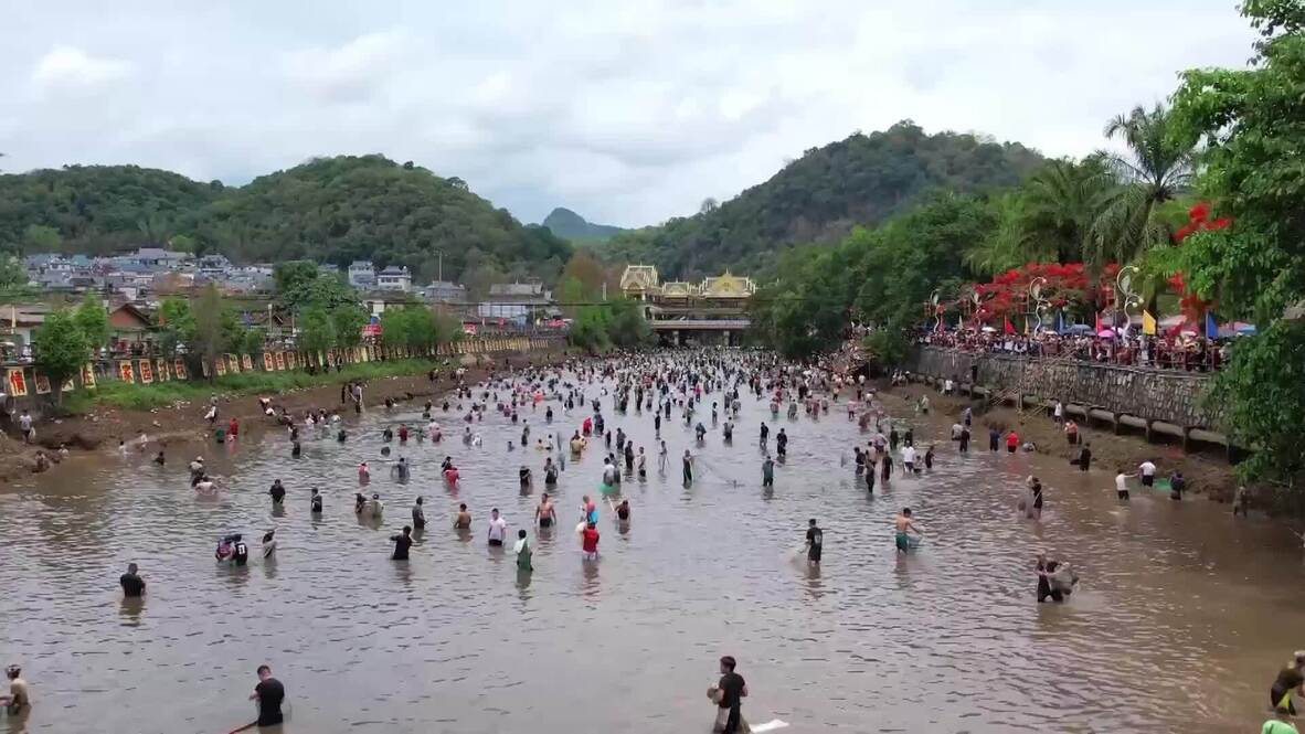 Hooked on tradition! Thousands rush to China's Pu'er City to mark ...