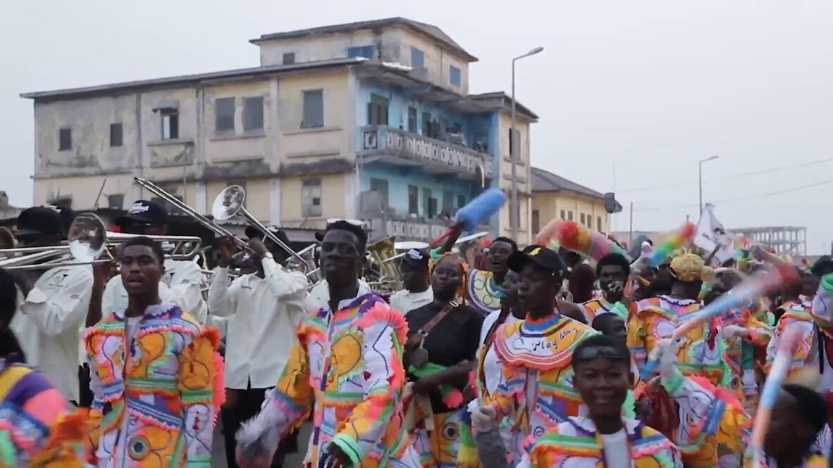 Dress to impress! Hundreds don extravagant costumes as masquerade festival  returns to Ghana | Video Viory