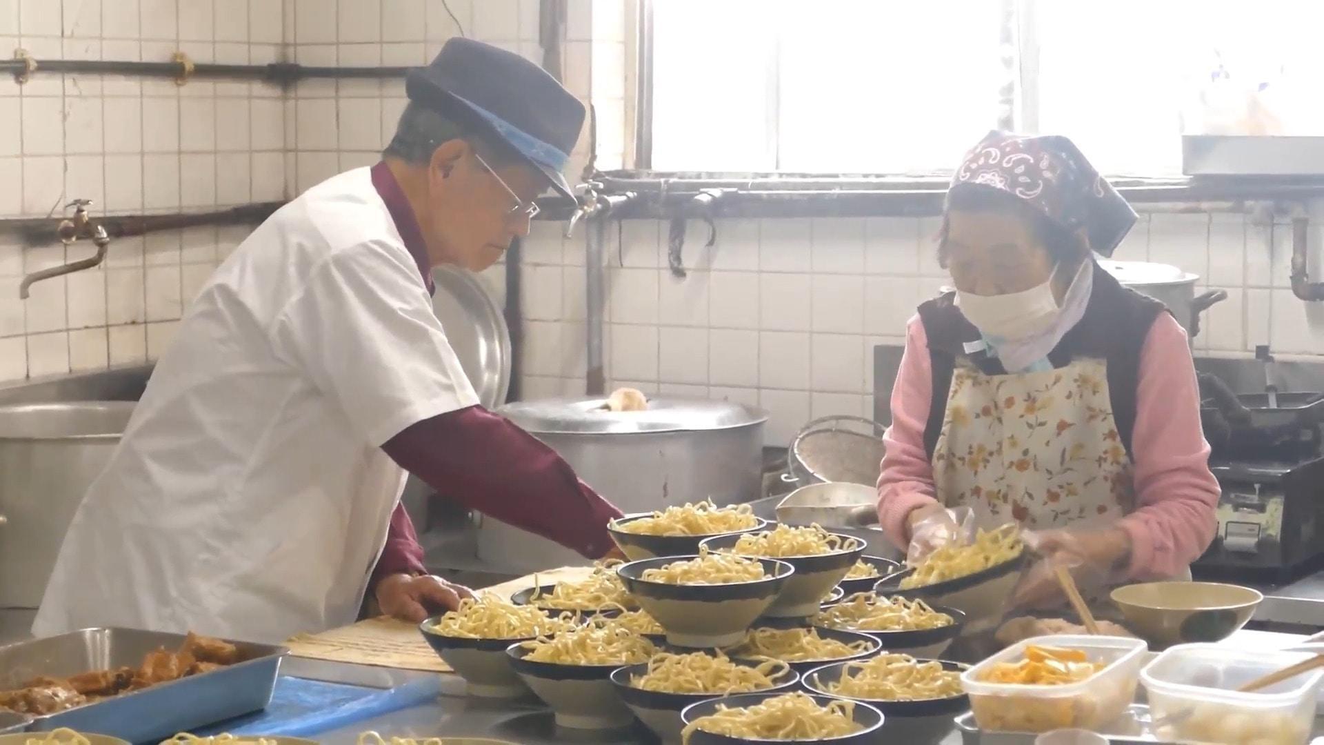 Making ramen... and breaking records! World's oldest working couple ...