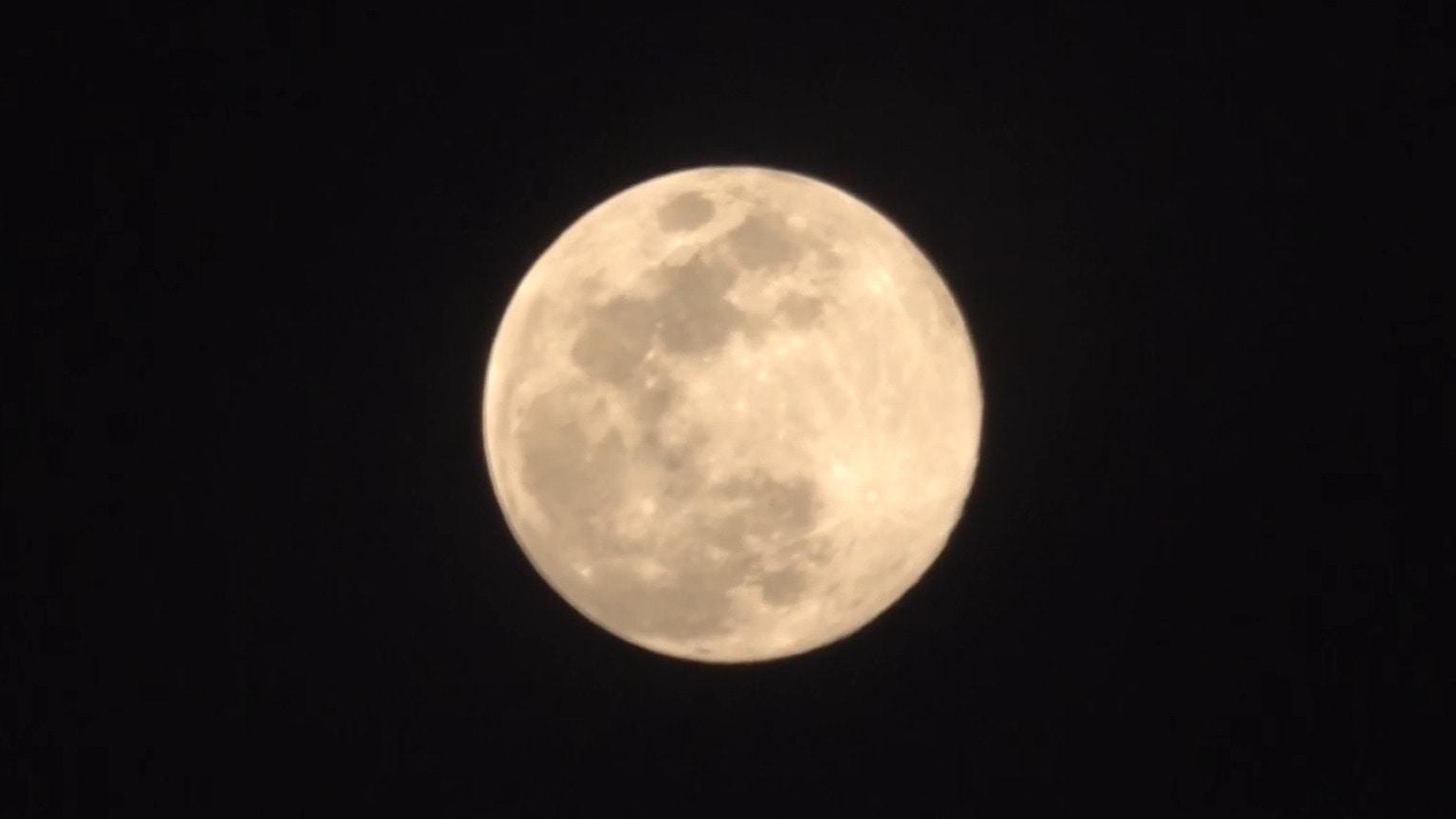 Howlin'! Wolf Moon illuminates night sky over Iran's Kish Island ...