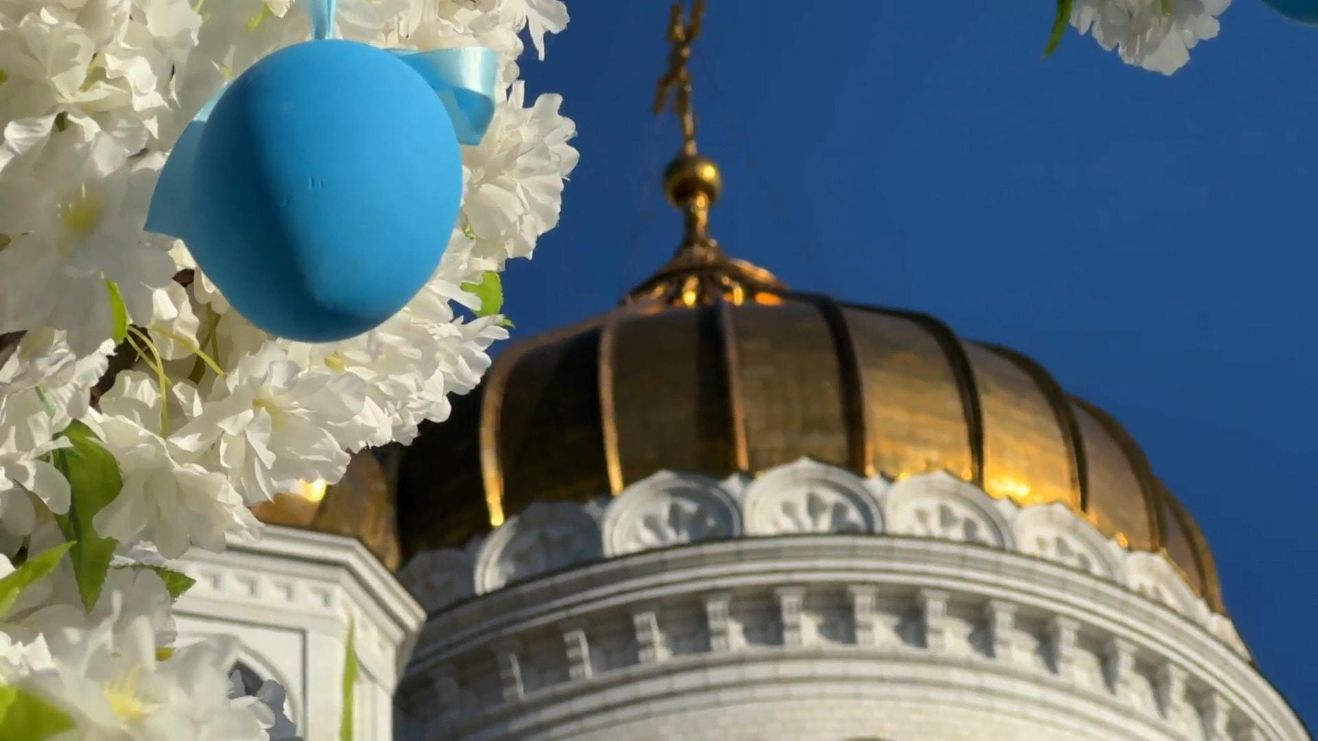 Easter wishes! Moscow streets filled with flowers, decorations ahead of ...