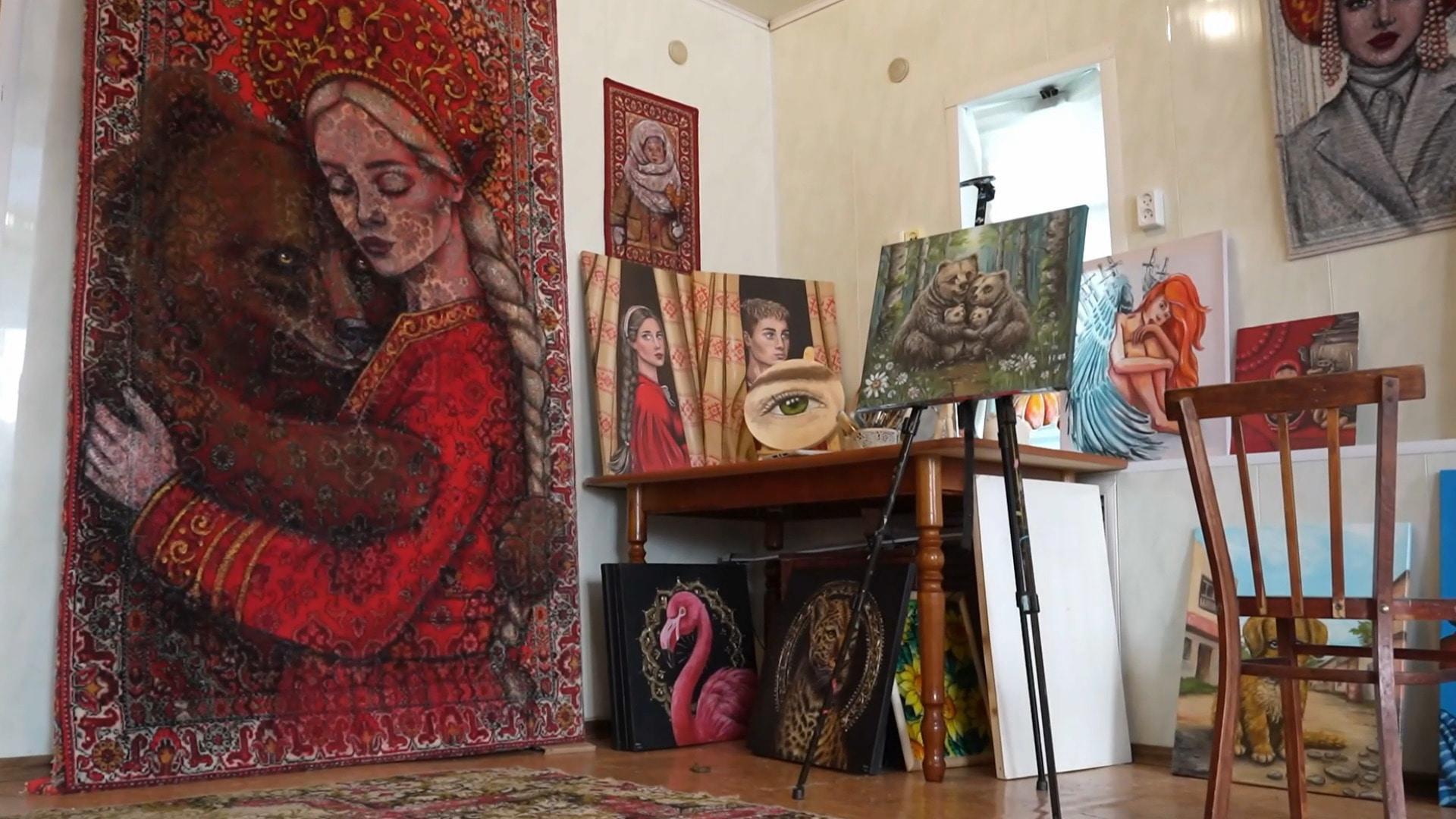 Carpets to canvases, it's USS-aRt! - Russian painter gives Soviet-era ...