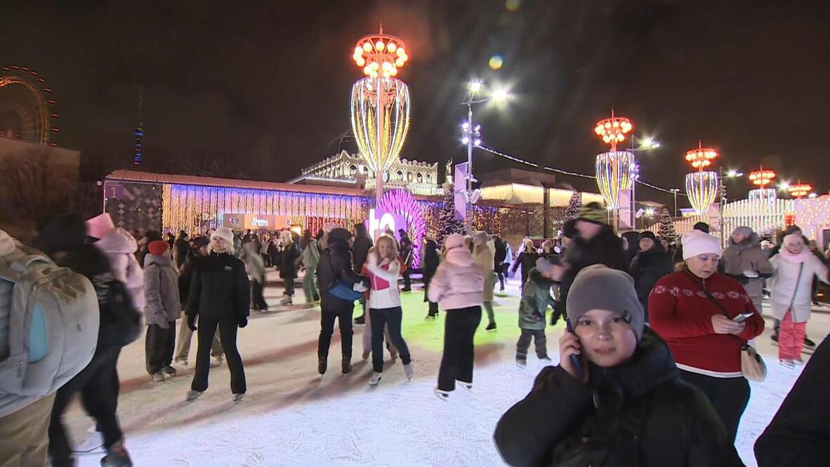 Thousands gather in central Moscow to bid farewell to 2024 and welcome ...