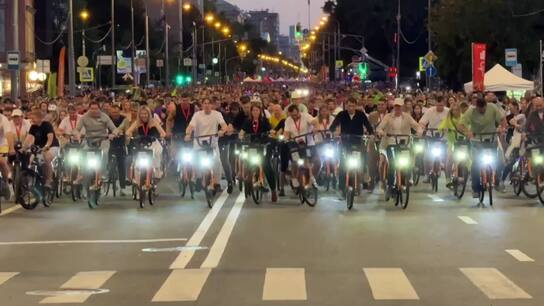 'Moscow never sleeps!' - Thousands join Night Bike Festival in Russia’s capital